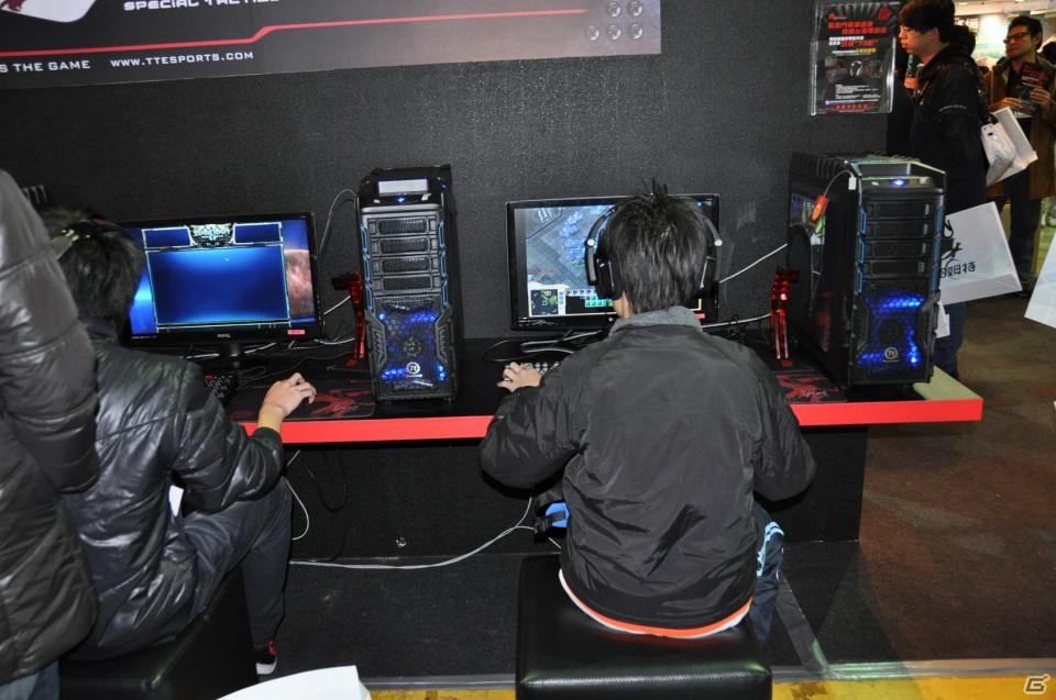 【台北国際ゲームショウ 2012】マウスやキーボードなどもしっかり試遊！ゲーミングデバイスメーカーブースはどこも混雑、その場で購入していくゲーマーもの画像9