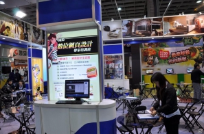 【台北国際ゲームショウ 2012】PCソフトやデバイス、デジカメからラジコンヘリ、実物大のアイツのあの刀まで売ってます！もちろん版権グッズや同人誌も！？TGSレポート番外編の画像31