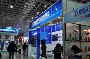 【台北国際ゲームショウ 2012】PCソフトやデバイス、デジカメからラジコンヘリ、実物大のアイツのあの刀まで売ってます！もちろん版権グッズや同人誌も！？TGSレポート番外編の画像50