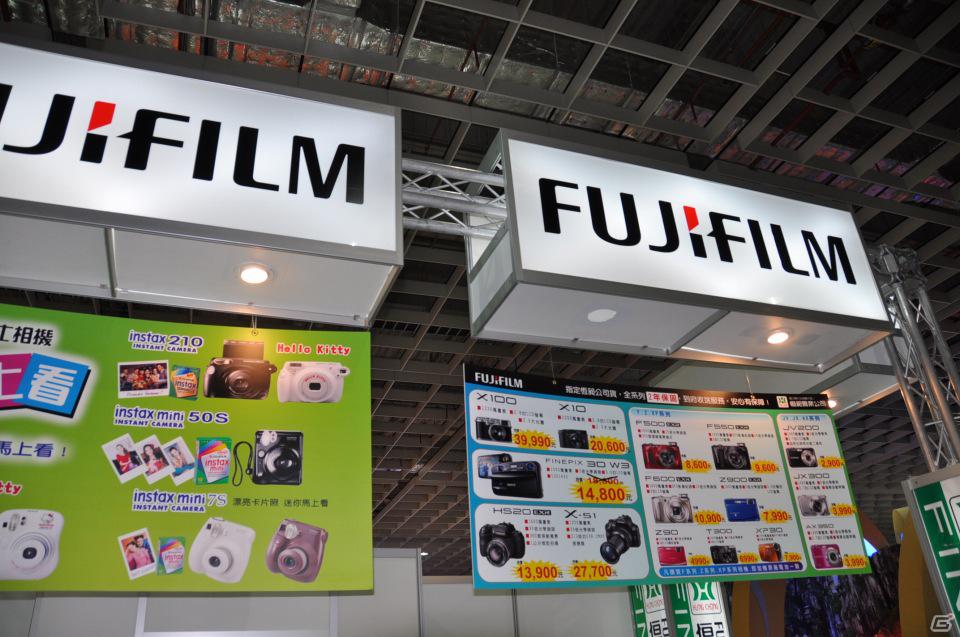 【台北国際ゲームショウ 2012】PCソフトやデバイス、デジカメからラジコンヘリ、実物大のアイツのあの刀まで売ってます！もちろん版権グッズや同人誌も！？TGSレポート番外編の画像15
