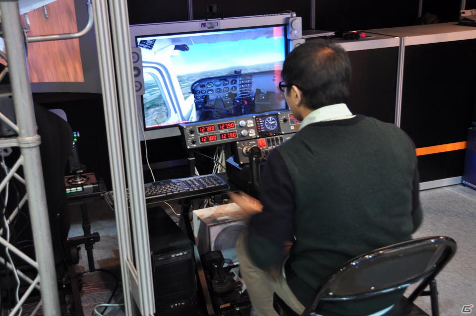 【台北国際ゲームショウ 2012】PCソフトやデバイス、デジカメからラジコンヘリ、実物大のアイツのあの刀まで売ってます！もちろん版権グッズや同人誌も！？TGSレポート番外編の画像18