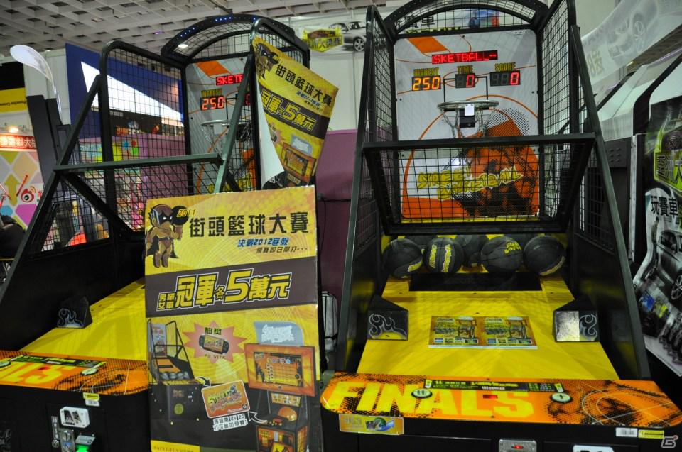 【台北国際ゲームショウ 2012】PCソフトやデバイス、デジカメからラジコンヘリ、実物大のアイツのあの刀まで売ってます！もちろん版権グッズや同人誌も！？TGSレポート番外編の画像33