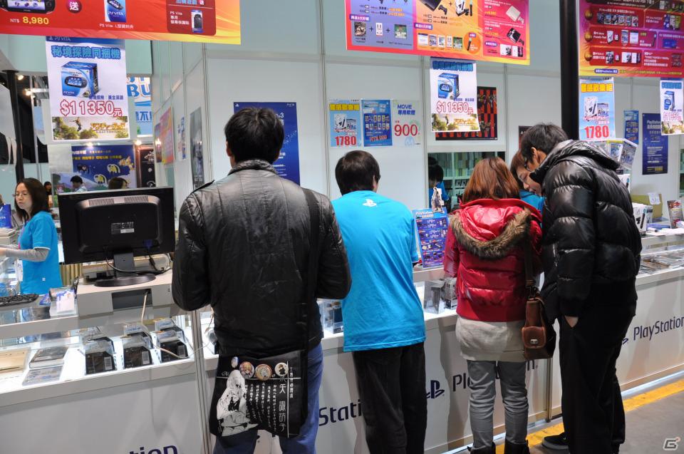 【台北国際ゲームショウ 2012】PCソフトやデバイス、デジカメからラジコンヘリ、実物大のアイツのあの刀まで売ってます！もちろん版権グッズや同人誌も！？TGSレポート番外編の画像46