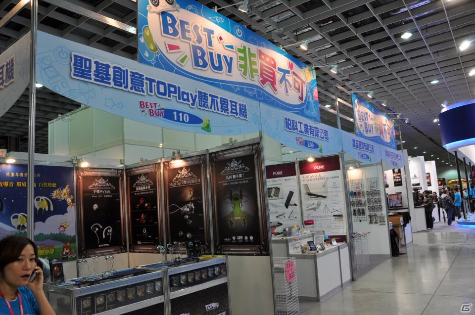 【台北国際ゲームショウ 2012】PCソフトやデバイス、デジカメからラジコンヘリ、実物大のアイツのあの刀まで売ってます！もちろん版権グッズや同人誌も！？TGSレポート番外編の画像49
