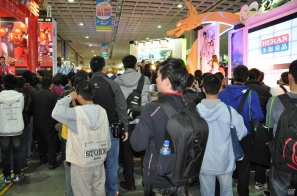 【台北国際ゲームショウ 2012】やっぱりアジアのゲーマーたちはエネルギッシュ！規模は小さいが試遊して購入する楽しみの詰まった、まさに「ゲーム見本市」の画像23