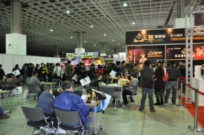 【台北国際ゲームショウ 2012】やっぱりアジアのゲーマーたちはエネルギッシュ！規模は小さいが試遊して購入する楽しみの詰まった、まさに「ゲーム見本市」の画像34