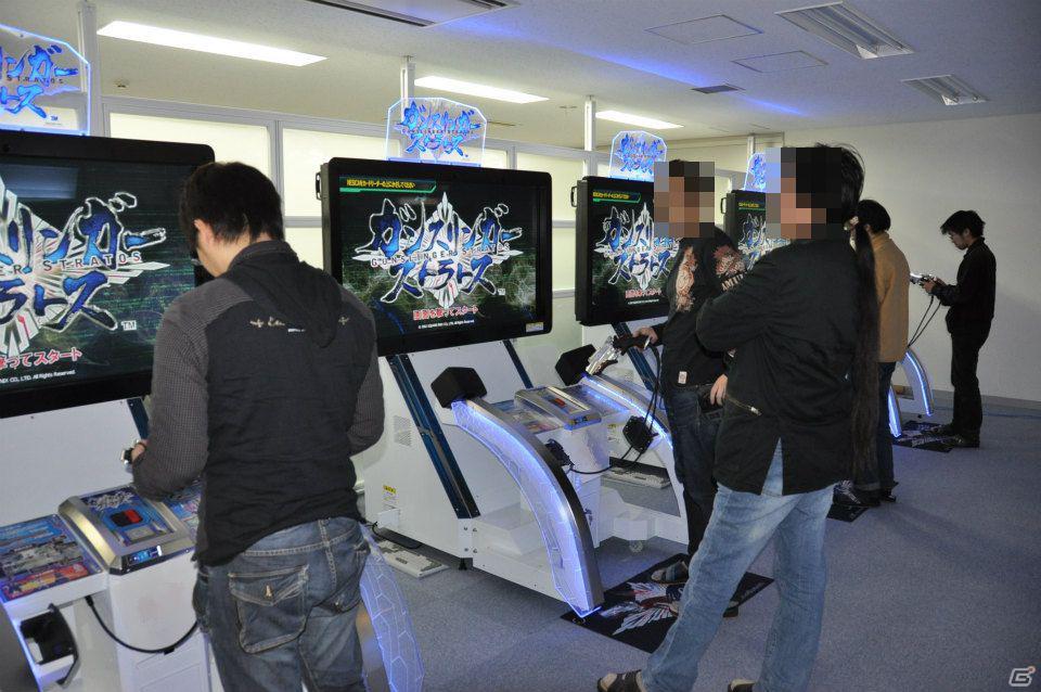 ガンスタイルを変化させると全く違う攻撃が可能に。ダブルガンデバイスはやっぱりカッコイイ！AC「ガンスリンガー ストラトス」メディア向け体験会レポの画像28