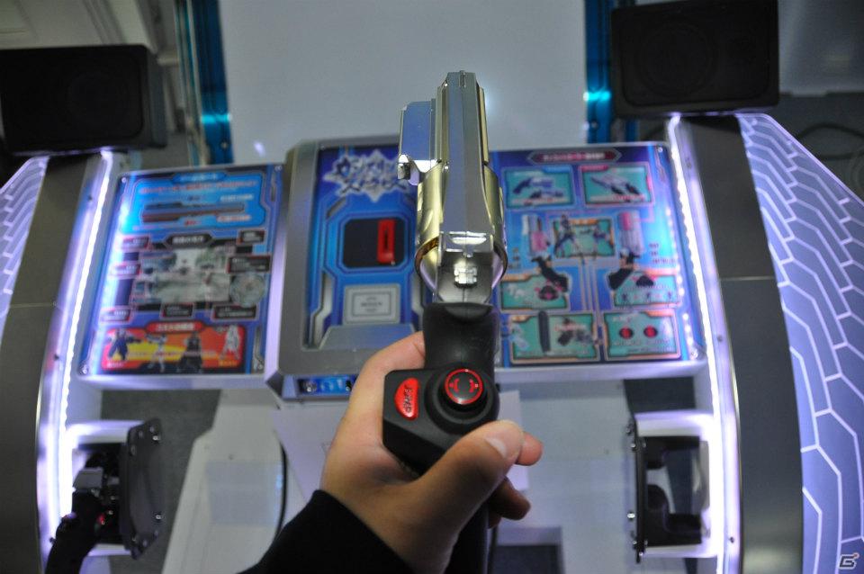ガンスタイルを変化させると全く違う攻撃が可能に。ダブルガンデバイスはやっぱりカッコイイ！AC「ガンスリンガー ストラトス」メディア向け体験会レポの画像47