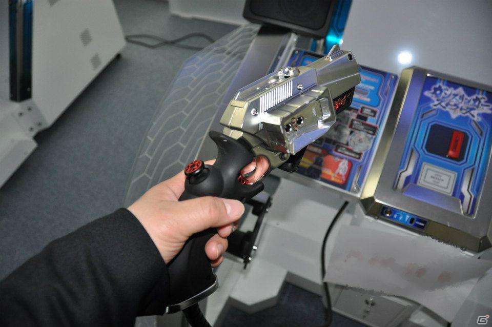 ガンスタイルを変化させると全く違う攻撃が可能に。ダブルガンデバイスはやっぱりカッコイイ！AC「ガンスリンガー ストラトス」メディア向け体験会レポの画像50