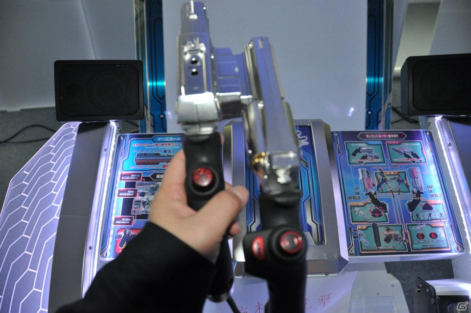 ガンスタイルを変化させると全く違う攻撃が可能に。ダブルガンデバイスはやっぱりカッコイイ！AC「ガンスリンガー ストラトス」メディア向け体験会レポの画像54