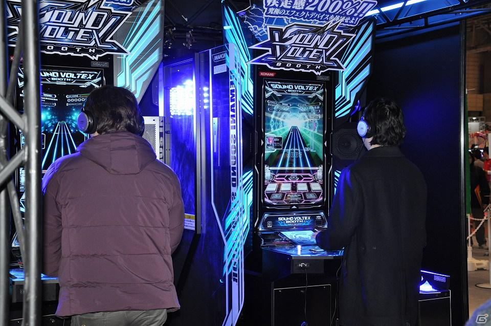 【AOU2012】KONAMIブースは新作音楽シミュレーションゲームが見どころ！「ダンスエボリューション アーケード」や「サウンドボルテックスブース」を紹介の画像10