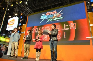 【AOU2012】稼働時期は4月上旬予定！岡本信彦さん、竹達彩奈さんが生アフレコも披露した「機動戦士ガンダム エクストリームバーサス フルブースト」イベントステージをレポートの画像22