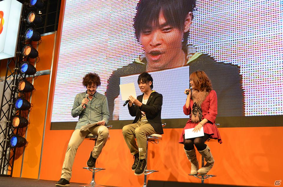 【AOU2012】稼働時期は4月上旬予定！岡本信彦さん、竹達彩奈さんが生アフレコも披露した「機動戦士ガンダム エクストリームバーサス フルブースト」イベントステージをレポートの画像16