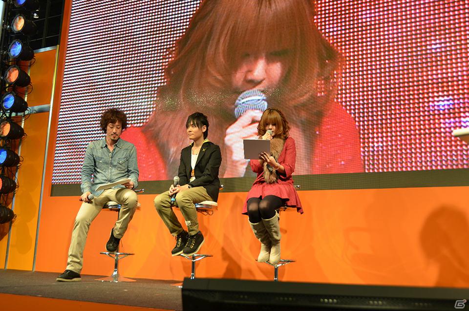 【AOU2012】稼働時期は4月上旬予定！岡本信彦さん、竹達彩奈さんが生アフレコも披露した「機動戦士ガンダム エクストリームバーサス フルブースト」イベントステージをレポートの画像17