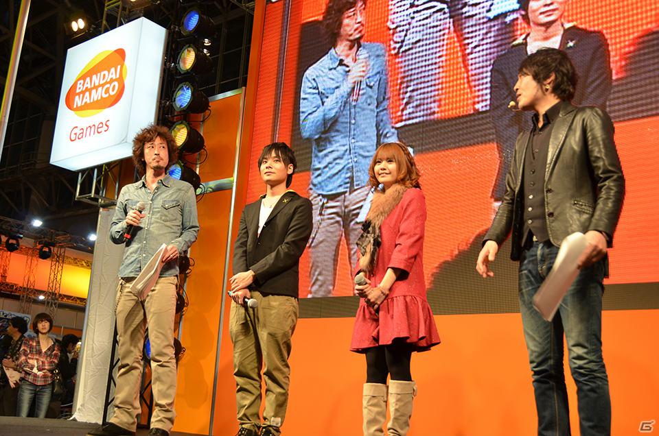 【AOU2012】稼働時期は4月上旬予定！岡本信彦さん、竹達彩奈さんが生アフレコも披露した「機動戦士ガンダム エクストリームバーサス フルブースト」イベントステージをレポートの画像20