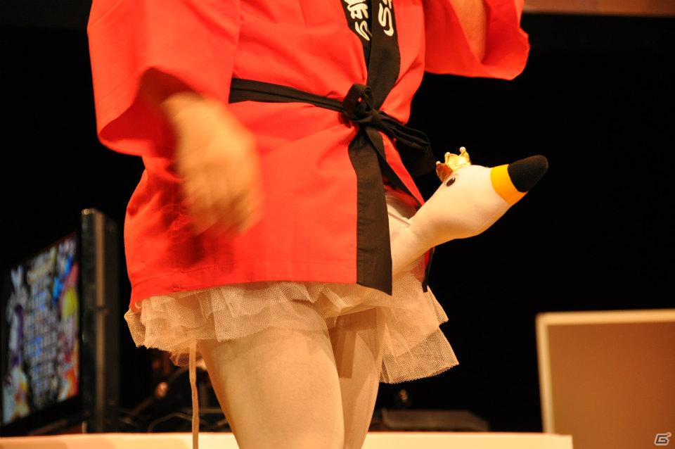 小野P＆原田氏がMissストクロから嬉しいケツキック！？白熱した全国大会決勝やモデルのJOYさんが登壇してのジャンブルモードデモプレイ、コラボ衣装情報も！ストクロ完成記念イベントレポの画像26