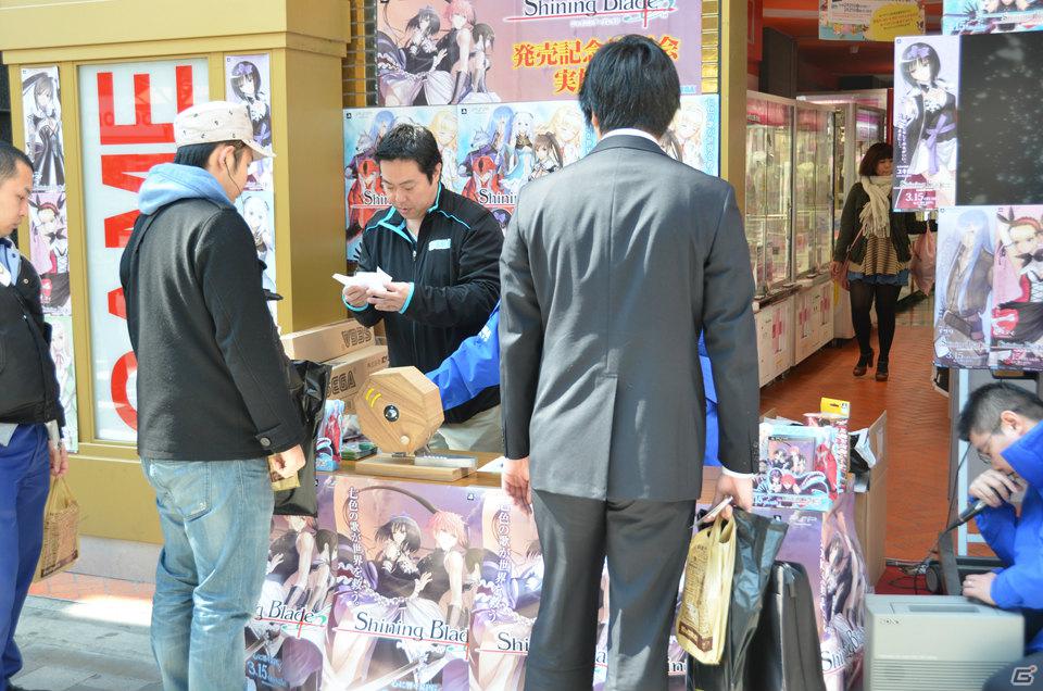 PSP「シャイニング・ブレイド」発売記念抽選会が開催―プロデューサー澤田剛氏からのコメントを紹介＆「シャイニング」シリーズのファン感謝イベント開催も決定の画像1