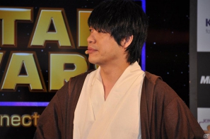 Xbox 360「Kinect スター・ウォーズ」発売記念イベントに麒麟の2人と元SDN48芹那さんが登場、ダース・ベイダー卿に挑戦＆得意のダンスを披露！？フォースでプレゼントをつかめ！の画像17