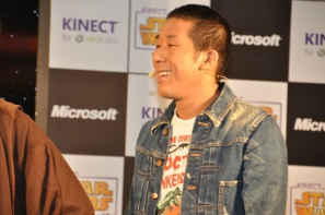 Xbox 360「Kinect スター・ウォーズ」発売記念イベントに麒麟の2人と元SDN48芹那さんが登場、ダース・ベイダー卿に挑戦＆得意のダンスを披露！？フォースでプレゼントをつかめ！の画像20