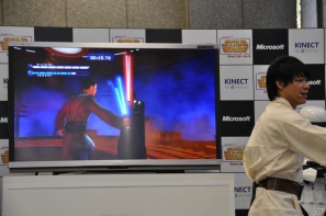 Xbox 360「Kinect スター・ウォーズ」発売記念イベントに麒麟の2人と元SDN48芹那さんが登場、ダース・ベイダー卿に挑戦＆得意のダンスを披露！？フォースでプレゼントをつかめ！の画像37