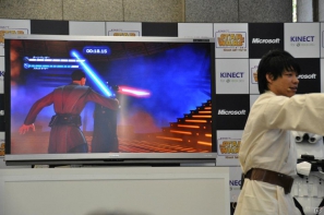 Xbox 360「Kinect スター・ウォーズ」発売記念イベントに麒麟の2人と元SDN48芹那さんが登場、ダース・ベイダー卿に挑戦＆得意のダンスを披露！？フォースでプレゼントをつかめ！の画像38