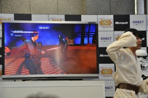 Xbox 360「Kinect スター・ウォーズ」発売記念イベントに麒麟の2人と元SDN48芹那さんが登場、ダース・ベイダー卿に挑戦＆得意のダンスを披露！？フォースでプレゼントをつかめ！の画像40