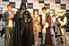 Xbox 360「Kinect スター・ウォーズ」発売記念イベントに麒麟の2人と元SDN48芹那さんが登場、ダース・ベイダー卿に挑戦＆得意のダンスを披露！？フォースでプレゼントをつかめ！の画像67
