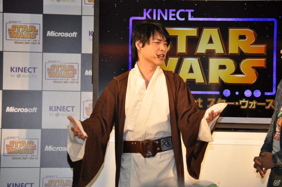 Xbox 360「Kinect スター・ウォーズ」発売記念イベントに麒麟の2人と元SDN48芹那さんが登場、ダース・ベイダー卿に挑戦＆得意のダンスを披露！？フォースでプレゼントをつかめ！の画像10