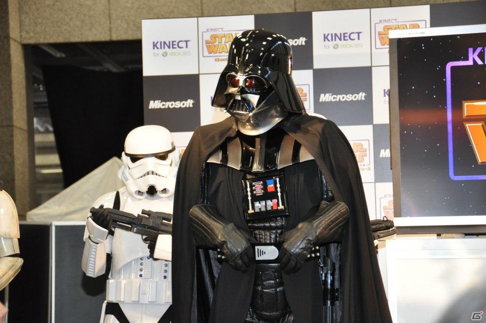 Xbox 360「Kinect スター・ウォーズ」発売記念イベントに麒麟の2人と元SDN48芹那さんが登場、ダース・ベイダー卿に挑戦＆得意のダンスを披露！？フォースでプレゼントをつかめ！の画像28