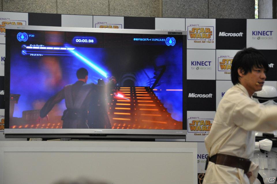 Xbox 360「Kinect スター・ウォーズ」発売記念イベントに麒麟の2人と元SDN48芹那さんが登場、ダース・ベイダー卿に挑戦＆得意のダンスを披露！？フォースでプレゼントをつかめ！の画像33