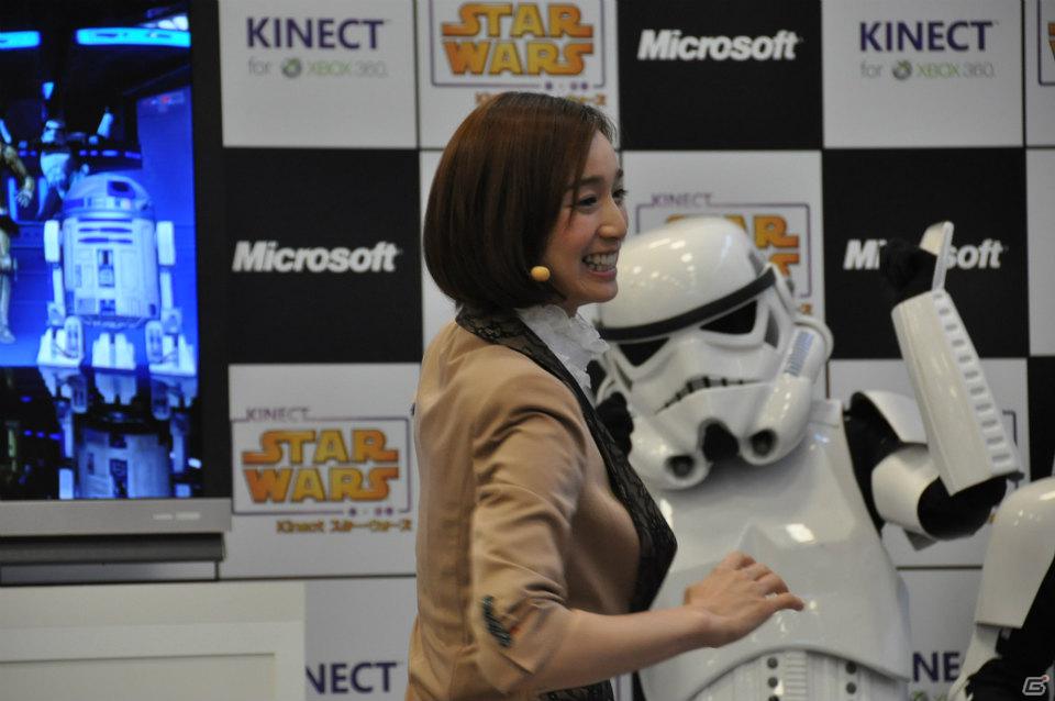 Xbox 360「Kinect スター・ウォーズ」発売記念イベントに麒麟の2人と元SDN48芹那さんが登場、ダース・ベイダー卿に挑戦＆得意のダンスを披露！？フォースでプレゼントをつかめ！の画像47