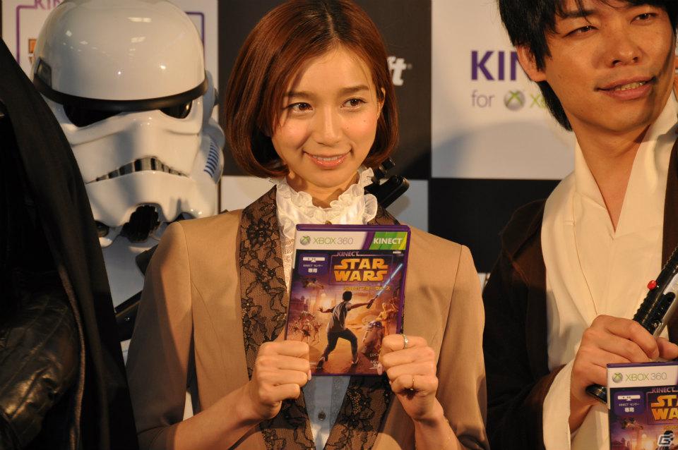 Xbox 360「Kinect スター・ウォーズ」発売記念イベントに麒麟の2人と元SDN48芹那さんが登場、ダース・ベイダー卿に挑戦＆得意のダンスを披露！？フォースでプレゼントをつかめ！の画像68