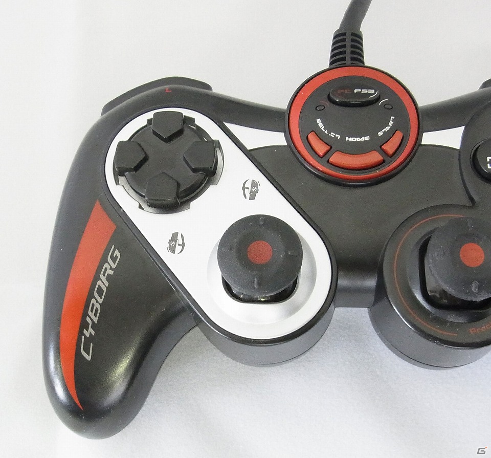 マッドキャッツ、左スティックと方向キーの配置を交換できるゲームパッド＆USB接続のゲーミングヘッドセットを2012年6月29日に発売の画像1