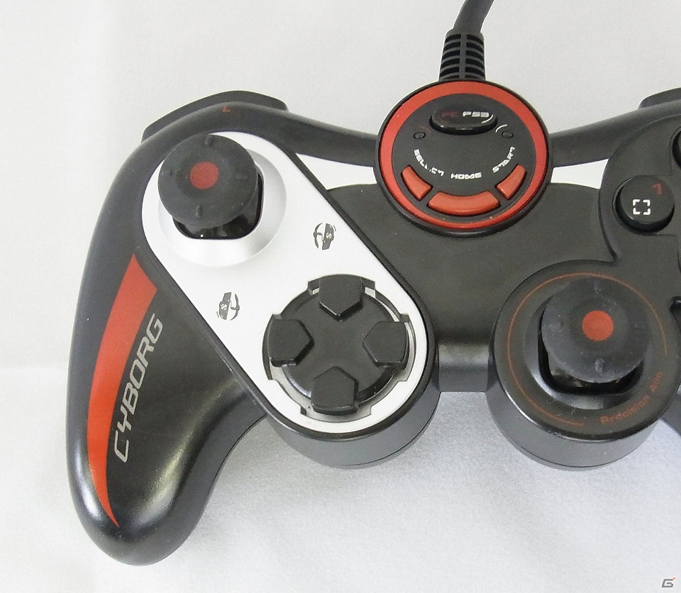 マッドキャッツ、左スティックと方向キーの配置を交換できるゲームパッド＆USB接続のゲーミングヘッドセットを2012年6月29日に発売の画像2