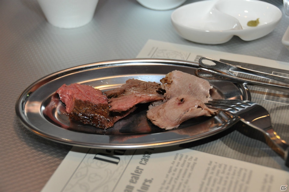 等身大タイラントが食事中に襲撃！？「バイオハザード カフェ＆グリル S.T.A.R.S.」メディア向け記者会見では最高司令官のニコラス・ペタス氏やダンサーTakahiro氏がゲストとして登場の画像111