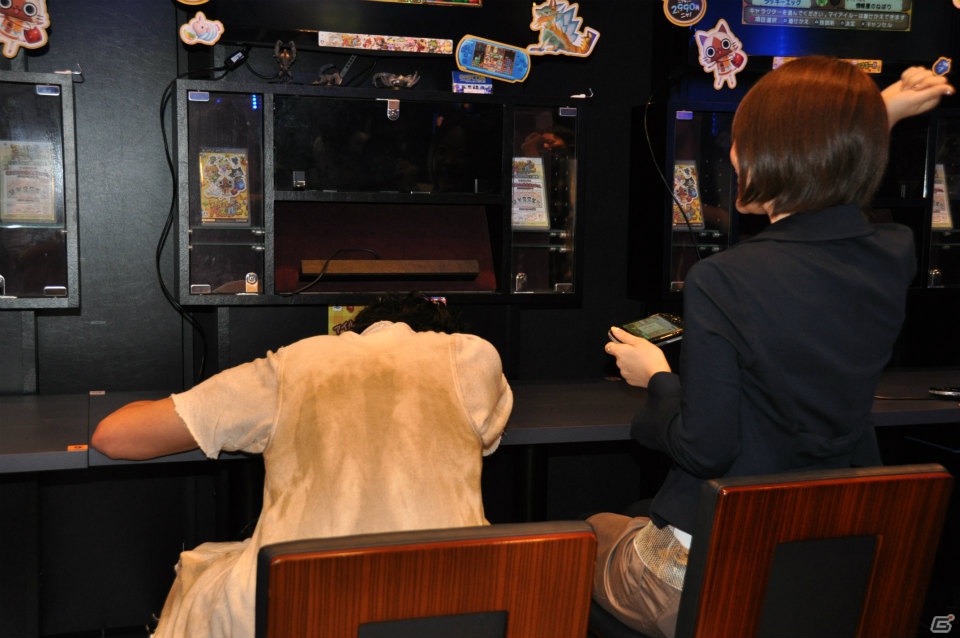 夏休みにぴったり！カプコンバー新グランドメニュー試食会＆ハギーが撃沈！？PSP「アイルーでパズルー」メディア対抗戦レポートの画像45