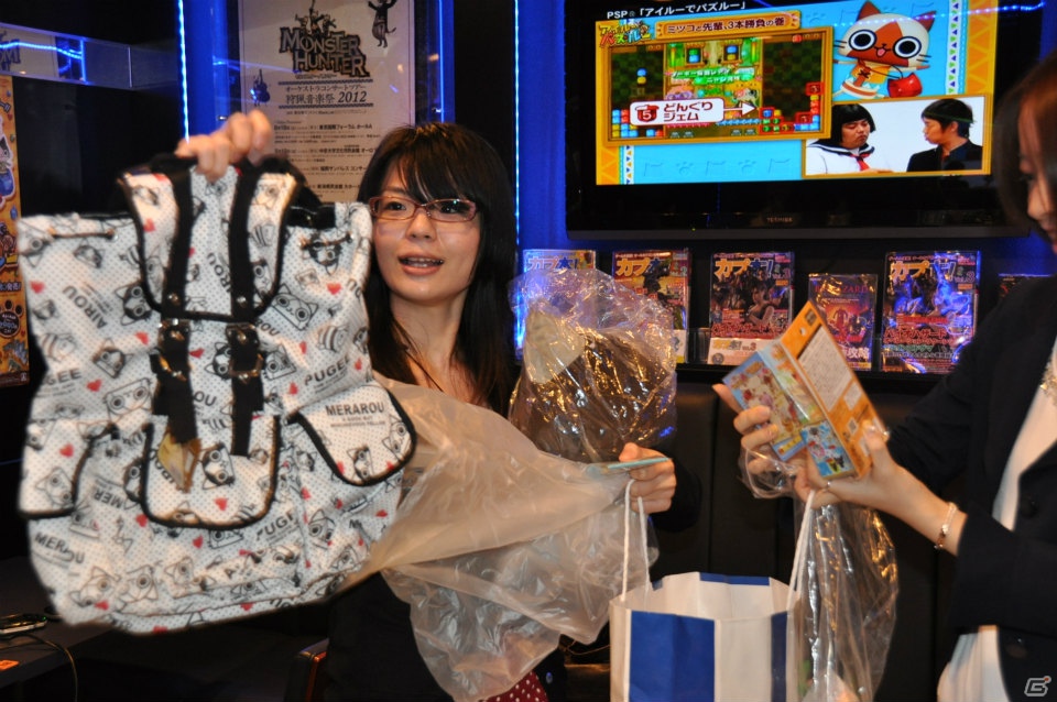 夏休みにぴったり！カプコンバー新グランドメニュー試食会＆ハギーが撃沈！？PSP「アイルーでパズルー」メディア対抗戦レポートの画像49