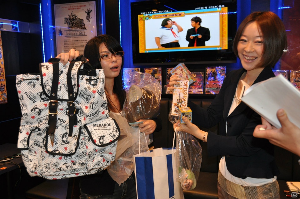 夏休みにぴったり！カプコンバー新グランドメニュー試食会＆ハギーが撃沈！？PSP「アイルーでパズルー」メディア対抗戦レポートの画像50