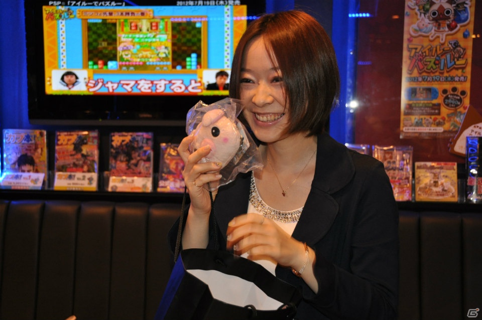 夏休みにぴったり！カプコンバー新グランドメニュー試食会＆ハギーが撃沈！？PSP「アイルーでパズルー」メディア対抗戦レポートの画像51