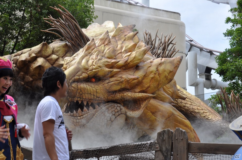 等身大「リオレイア希少種」の咆哮がUSJに轟くッ！200人のファンは大興奮！モンスター造作「ギネス世界記録」にも認定「モンスターハンター・ザ・リアル 2012」前夜祭レポートの画像63