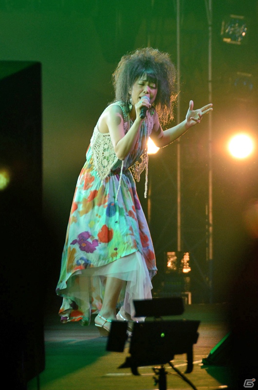 ゲームソングの祭典「SUPER GAMESONG LIVE 2012 -NEW GAME-」を写真で振り返る―アーティストのパフォーマンスとゲーム映像が融合した新たな試みの画像1