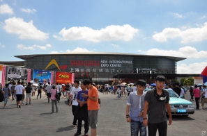 【ChinaJoy 2012】ついに開幕！各企業が趣向を凝らしたブースで真剣な商談も。DeNAやGREEも出展していたBtoB会場レポートの画像3