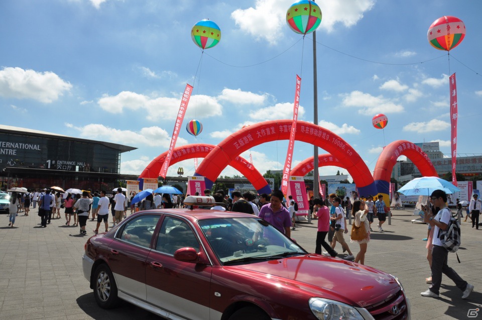 【ChinaJoy 2012】ついに開幕！各企業が趣向を凝らしたブースで真剣な商談も。DeNAやGREEも出展していたBtoB会場レポートの画像2