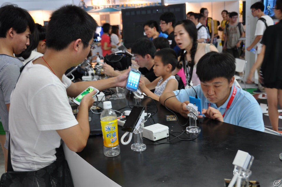 【ChinaJoy 2012】リアルな戦場をオンラインで存分に楽しめる「BATTLE FIELD ONLINE」やタブレット・スマホ対応のアプリも出展されたEAブースレポの画像3