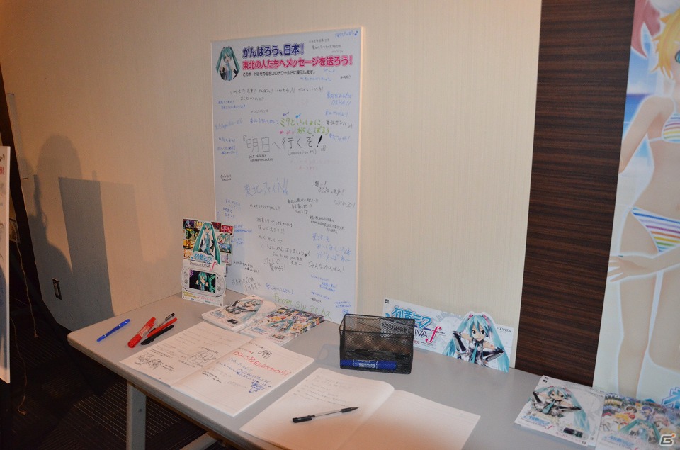 PS Vita「初音ミク -Project DIVA- f」夏をイメージした楽曲「サマーアイドル」が初披露！作者のOSTER projectさん＆プロデューサー・林氏が魅力を語った店頭体験会レポートの画像11
