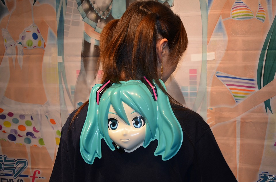 PS Vita「初音ミク -Project DIVA- f」夏をイメージした楽曲「サマーアイドル」が初披露！作者のOSTER projectさん＆プロデューサー・林氏が魅力を語った店頭体験会レポートの画像7