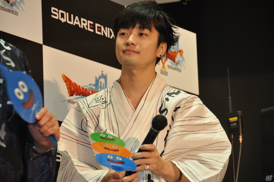 Wii「ドラゴンクエストX　目覚めし五つの種族　オンライン」ゲストに堀井雄二氏、齊藤陽介氏、福山潤さんが登壇！99人のファンがスライムうちわで発売カウントダウン！の画像31