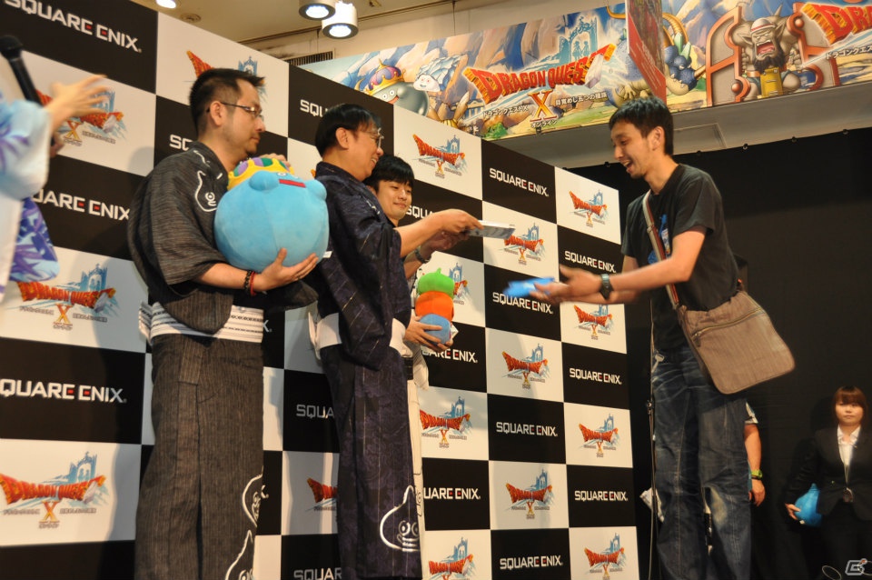 Wii「ドラゴンクエストX　目覚めし五つの種族　オンライン」ゲストに堀井雄二氏、齊藤陽介氏、福山潤さんが登壇！99人のファンがスライムうちわで発売カウントダウン！の画像61
