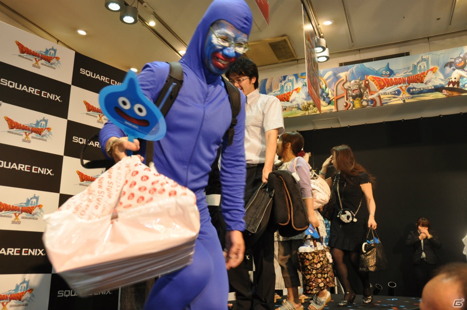 Wii「ドラゴンクエストX　目覚めし五つの種族　オンライン」ゲストに堀井雄二氏、齊藤陽介氏、福山潤さんが登壇！99人のファンがスライムうちわで発売カウントダウン！の画像76