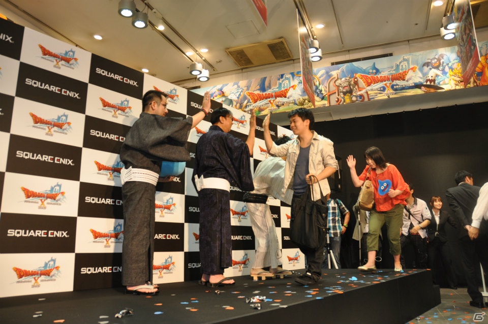 Wii「ドラゴンクエストX　目覚めし五つの種族　オンライン」ゲストに堀井雄二氏、齊藤陽介氏、福山潤さんが登壇！99人のファンがスライムうちわで発売カウントダウン！の画像80